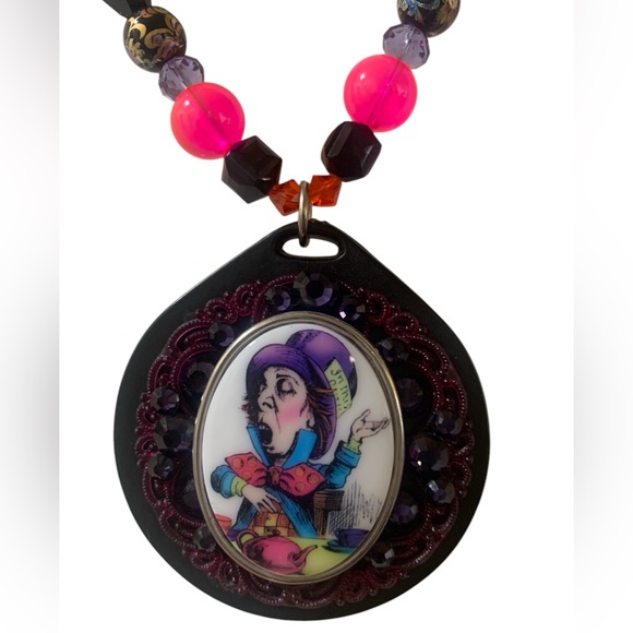 ACID HATTER NECKLACE - Picture 4 of 8